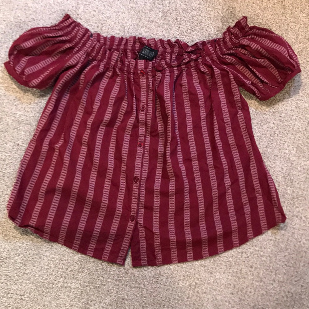 Off the shoulder puff sleeve shirt